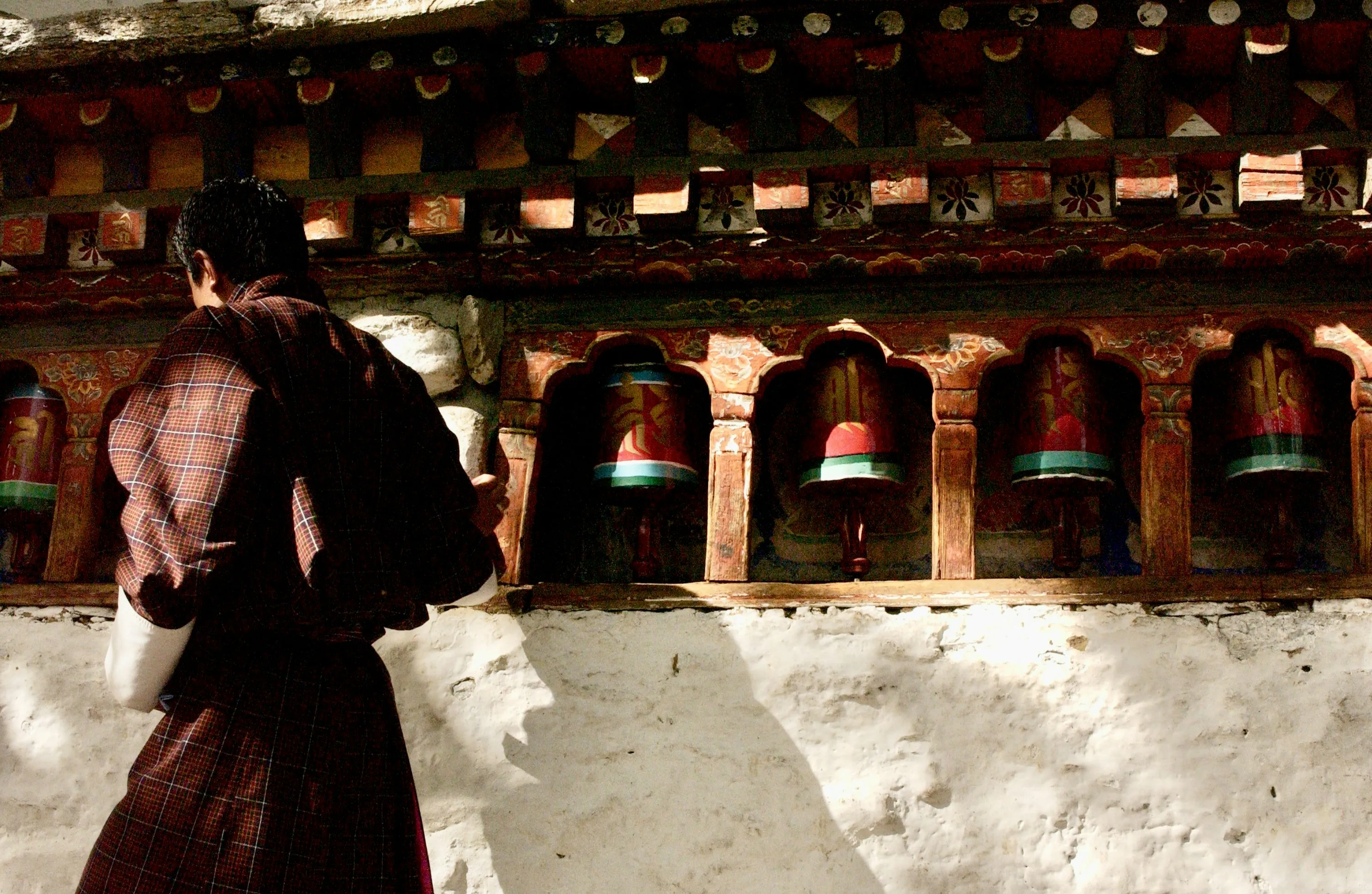 How to Travel to Bhutan from Poland (2025): A Complete Guide to Visa, SDF, Flights, & Itineraries