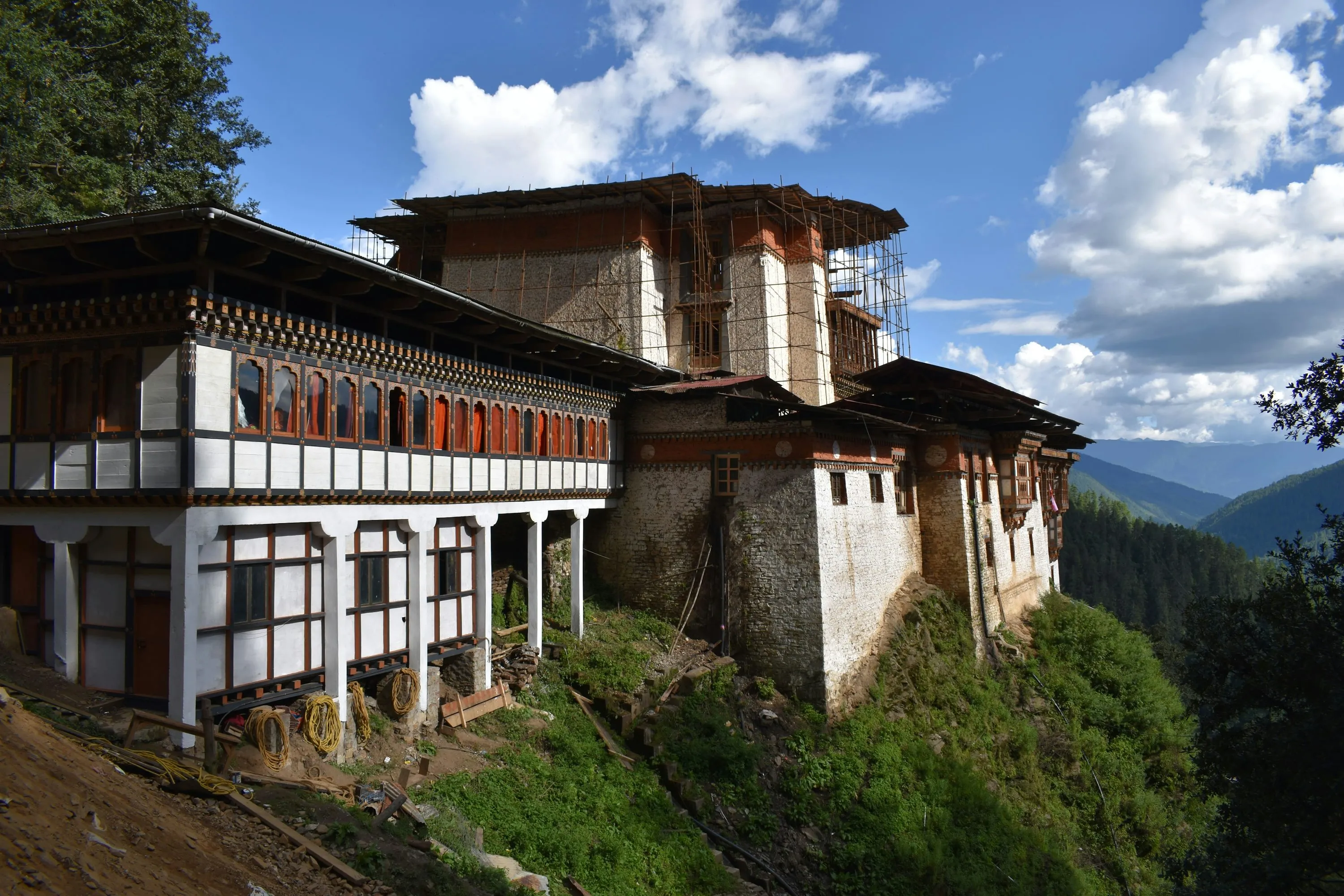 How to Travel to Bhutan from Yemen (2025): A Complete Guide to Visa, SDF, Flights, & Itineraries